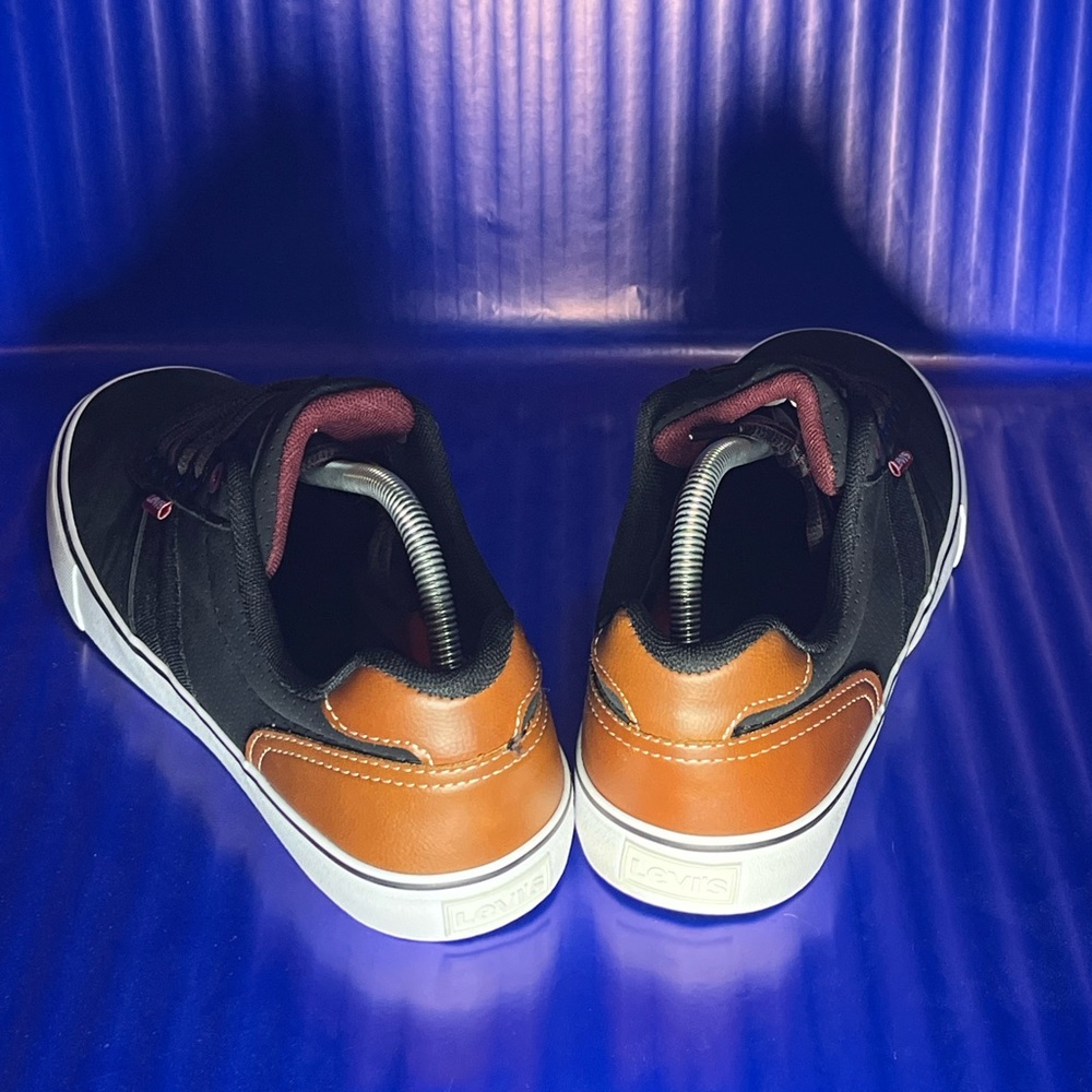 NEW Levi’s Miles Fashion Casual Sneaker Men’s Size 9.5 Fast Shipping 📦 💨 - Picture 4 of 6